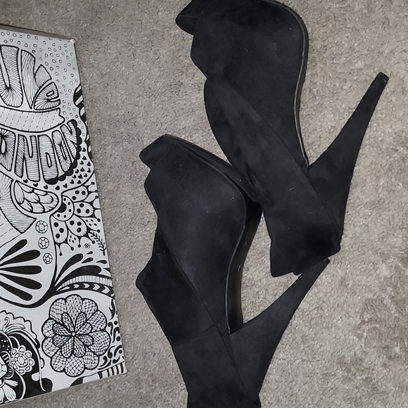 Z London black suede peep toe booties size 7.5 - Picture 8 of 9